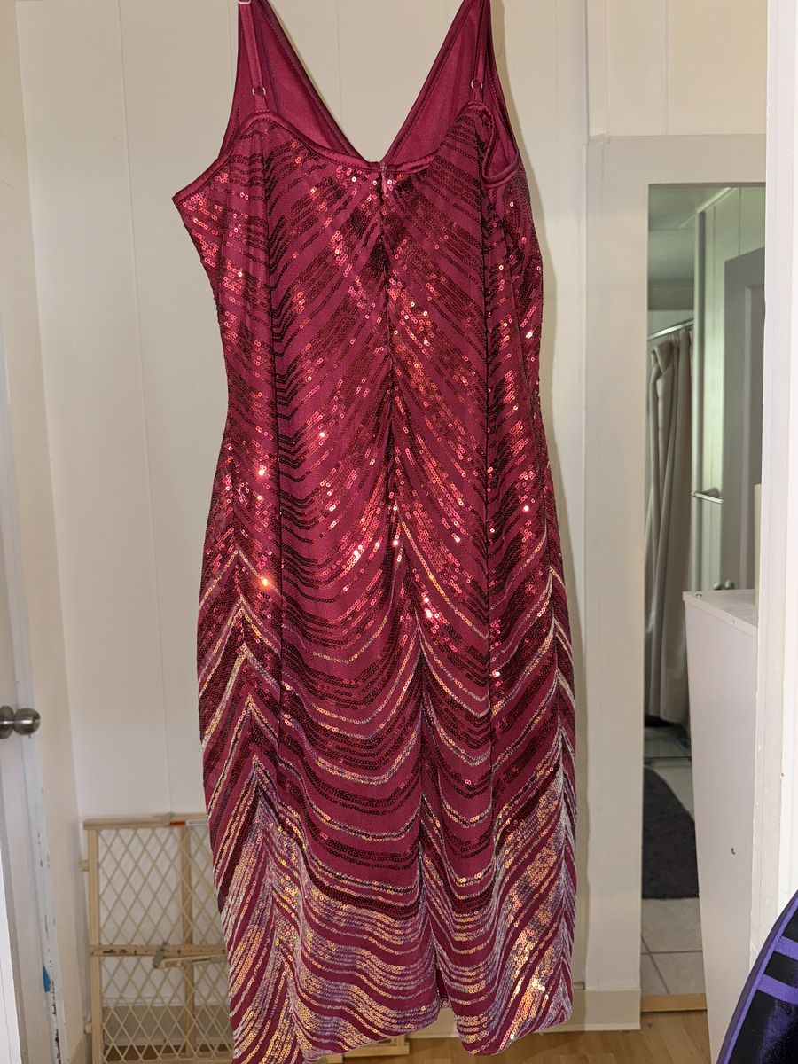Size L Homecoming Plunge Red Cocktail Dress on Queenly