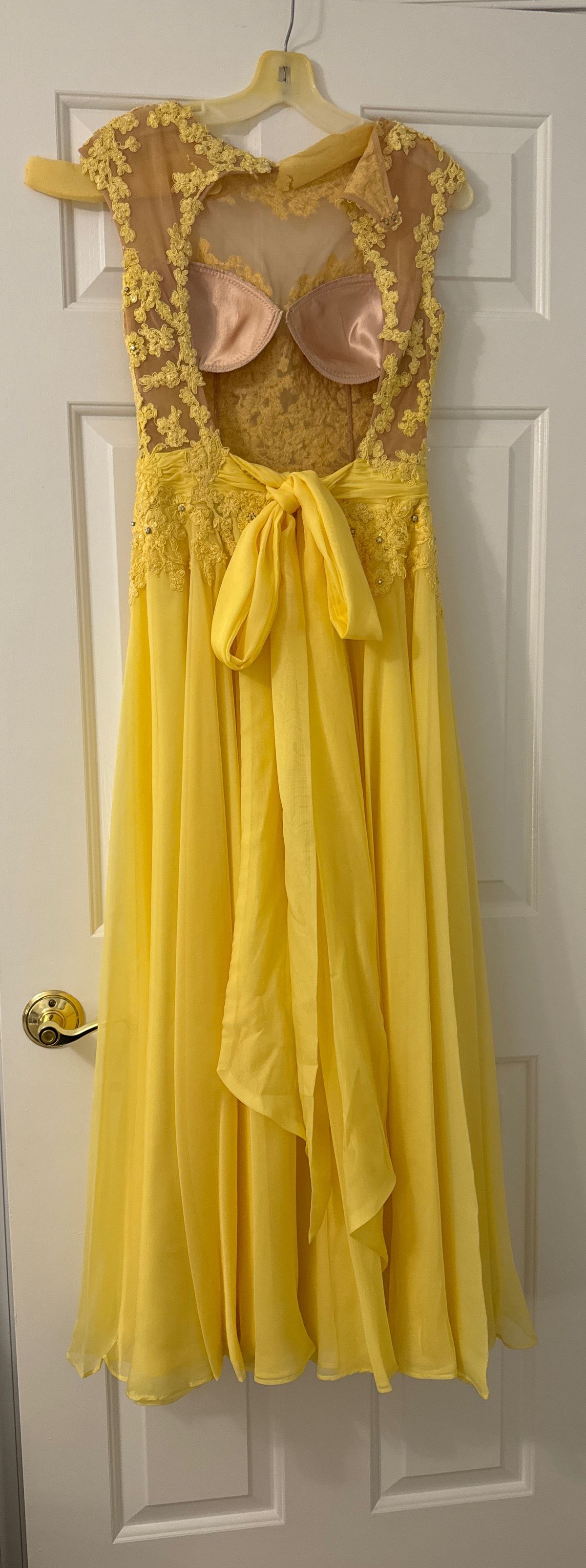 Mac Duggal Size 8 Prom Plunge Yellow Side Slit Dress on Queenly