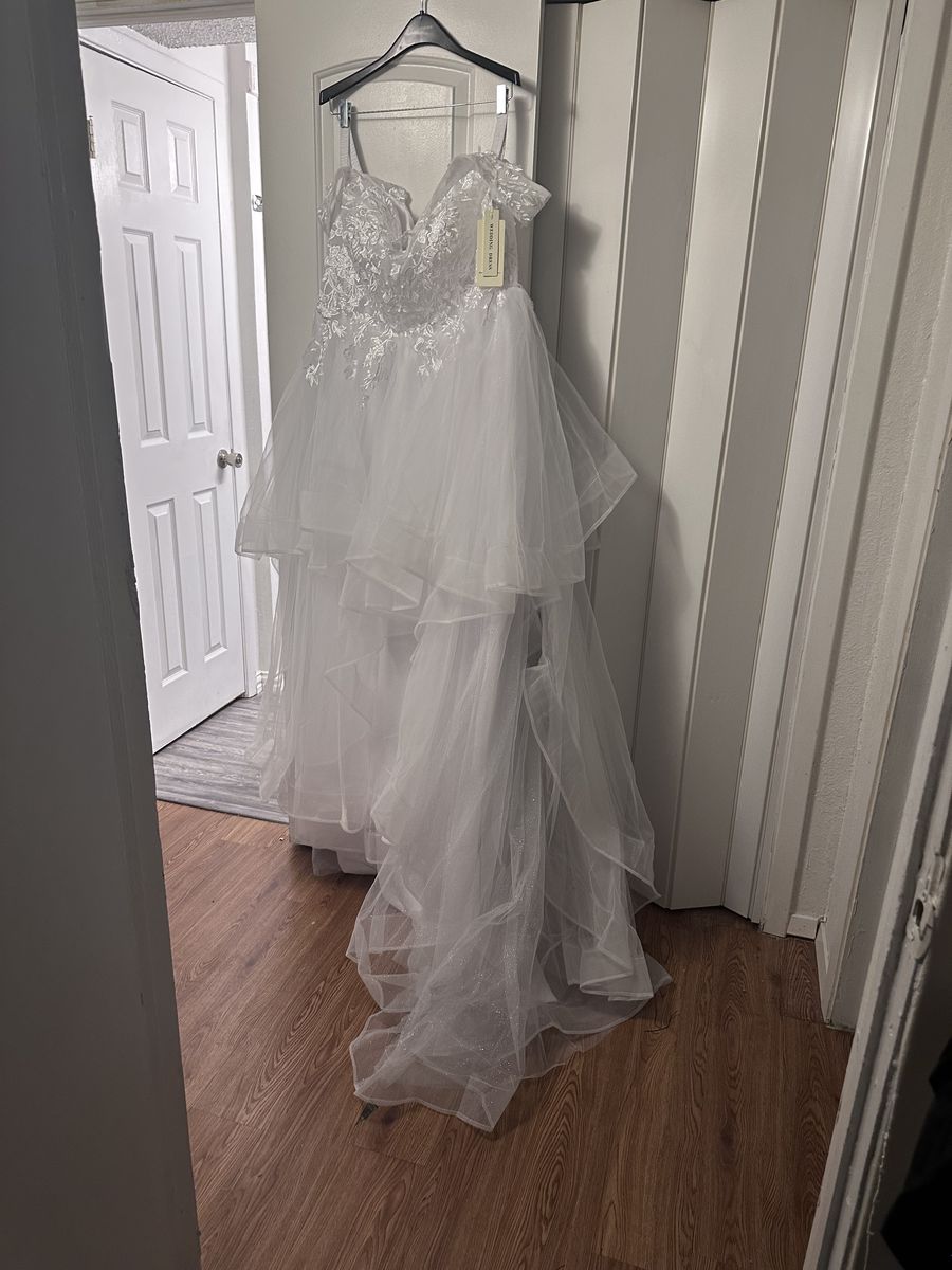 Plus Size 24 White Ball Gown on Queenly