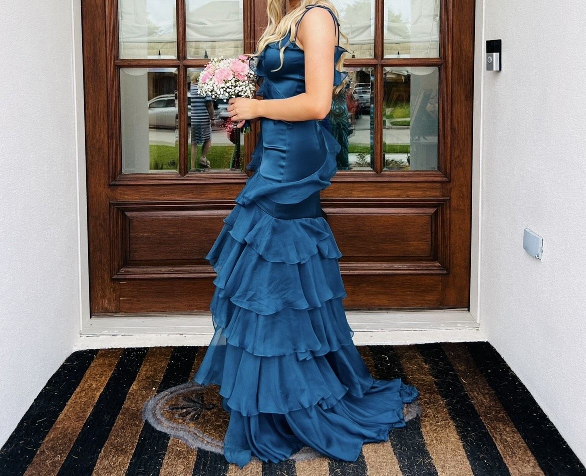 Sherri Hill Size 0 Prom Blue Dress With Train on Queenly