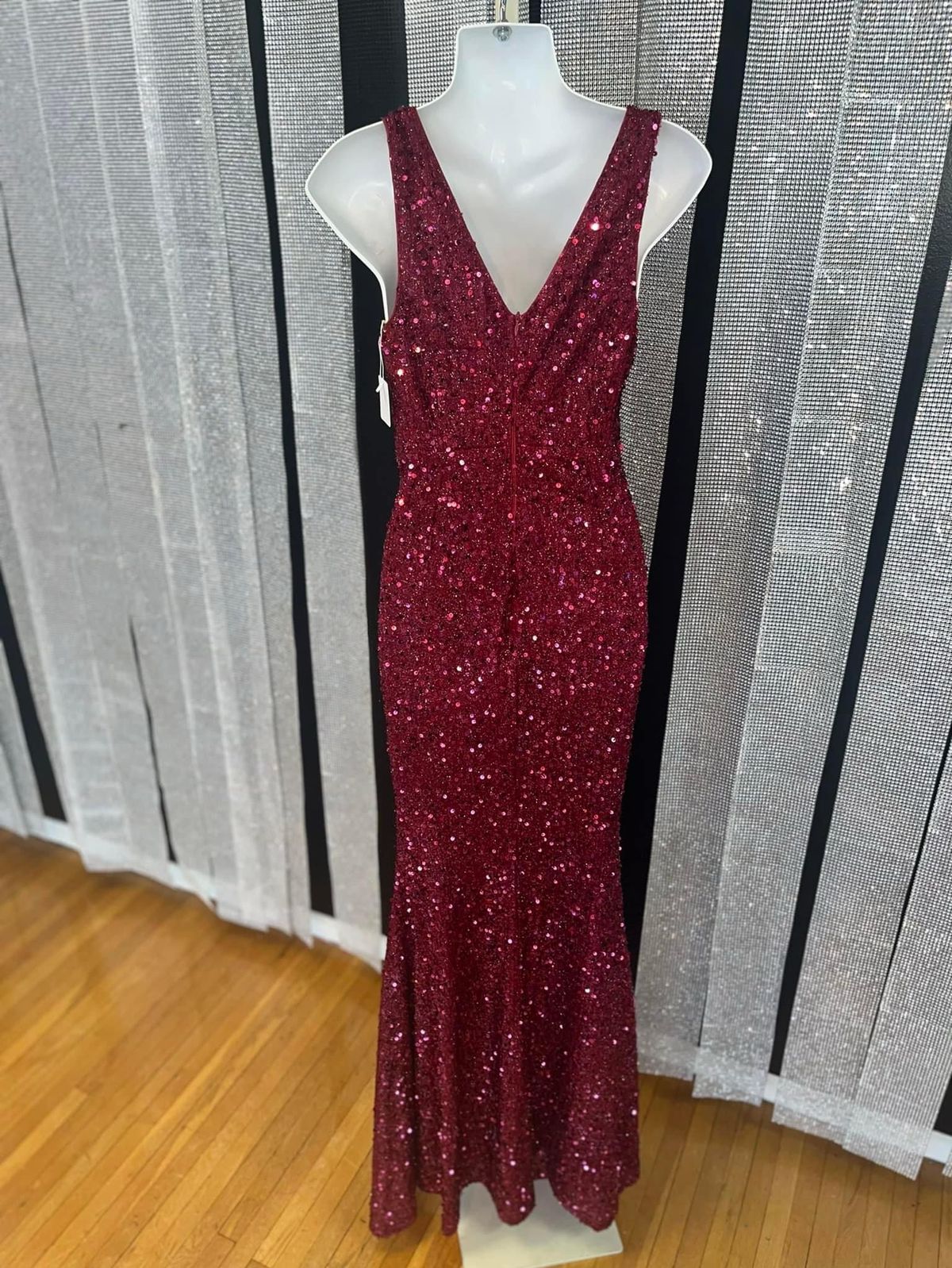 Size 00 Prom Plunge Red Mermaid Dress on Queenly