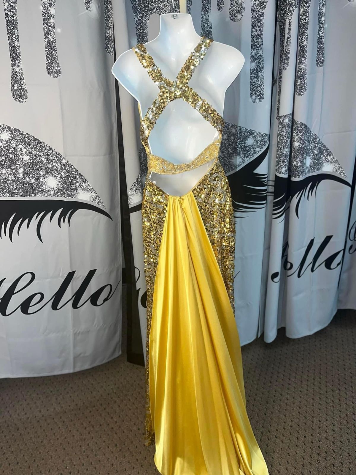 Size 0 Prom Plunge Gold Side Slit Dress on Queenly