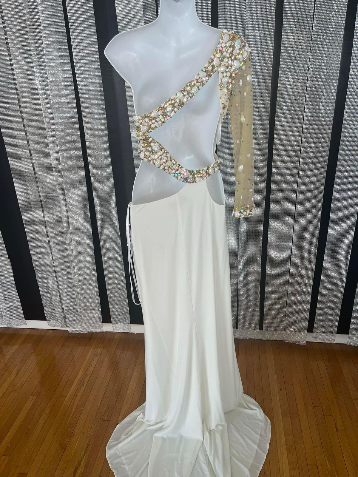 Size 4 Prom One Shoulder White Side Slit Dress on Queenly