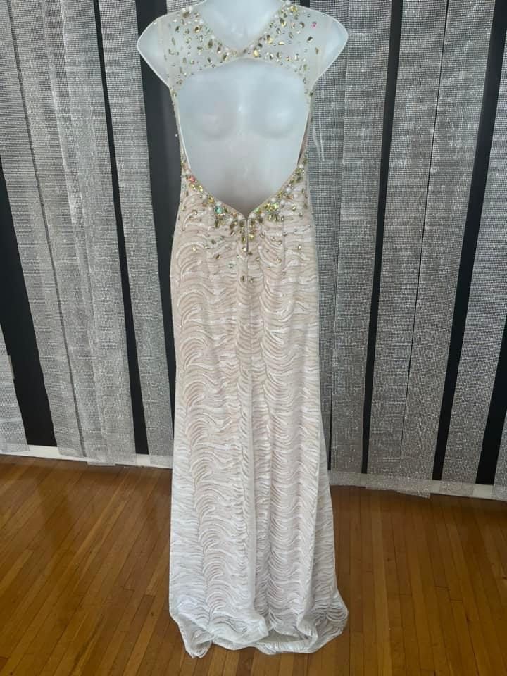 Size 4 Prom High Neck White Floor Length Maxi on Queenly