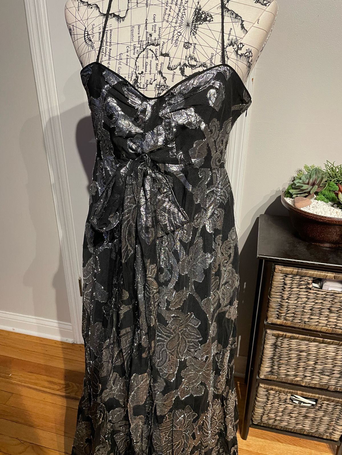 Metaphor Size 12 Prom Plunge Floral Silver A-line Dress on Queenly