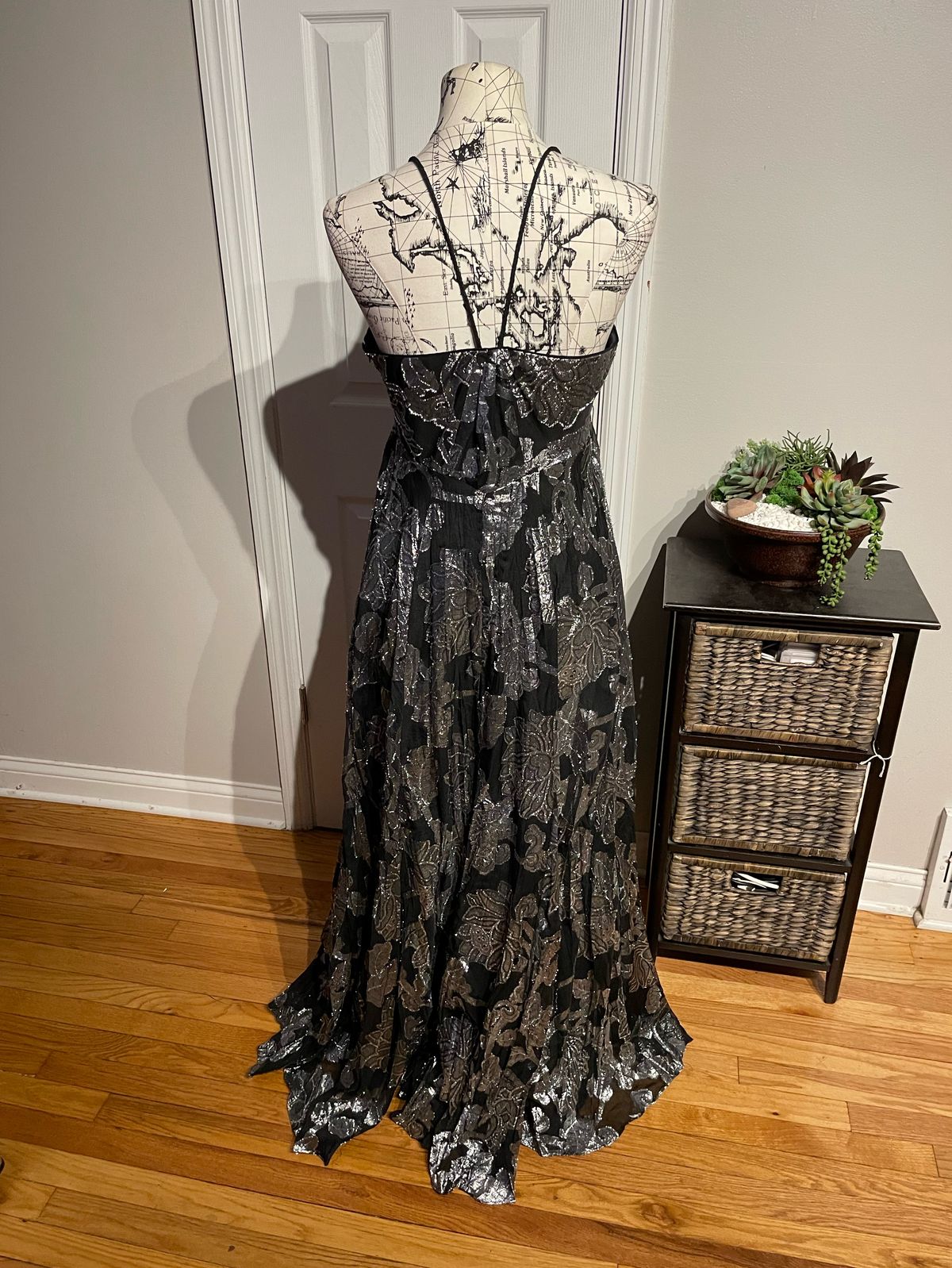 Metaphor Size 12 Prom Plunge Floral Silver A-line Dress on Queenly