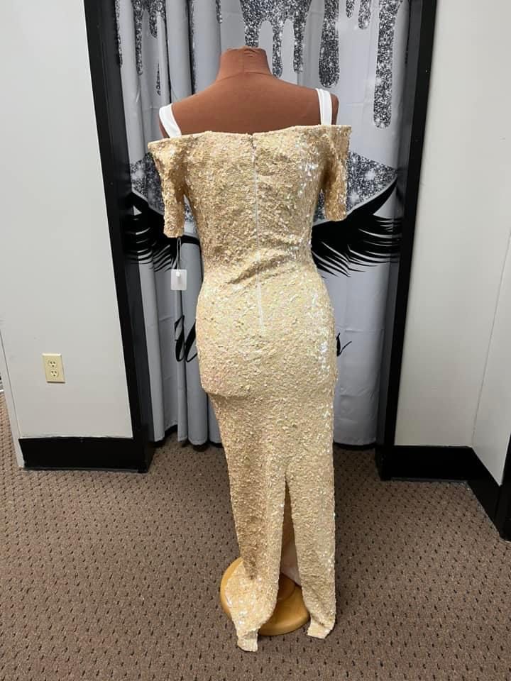 Size 4 Prom Off The Shoulder Gold Floor Length Maxi on Queenly