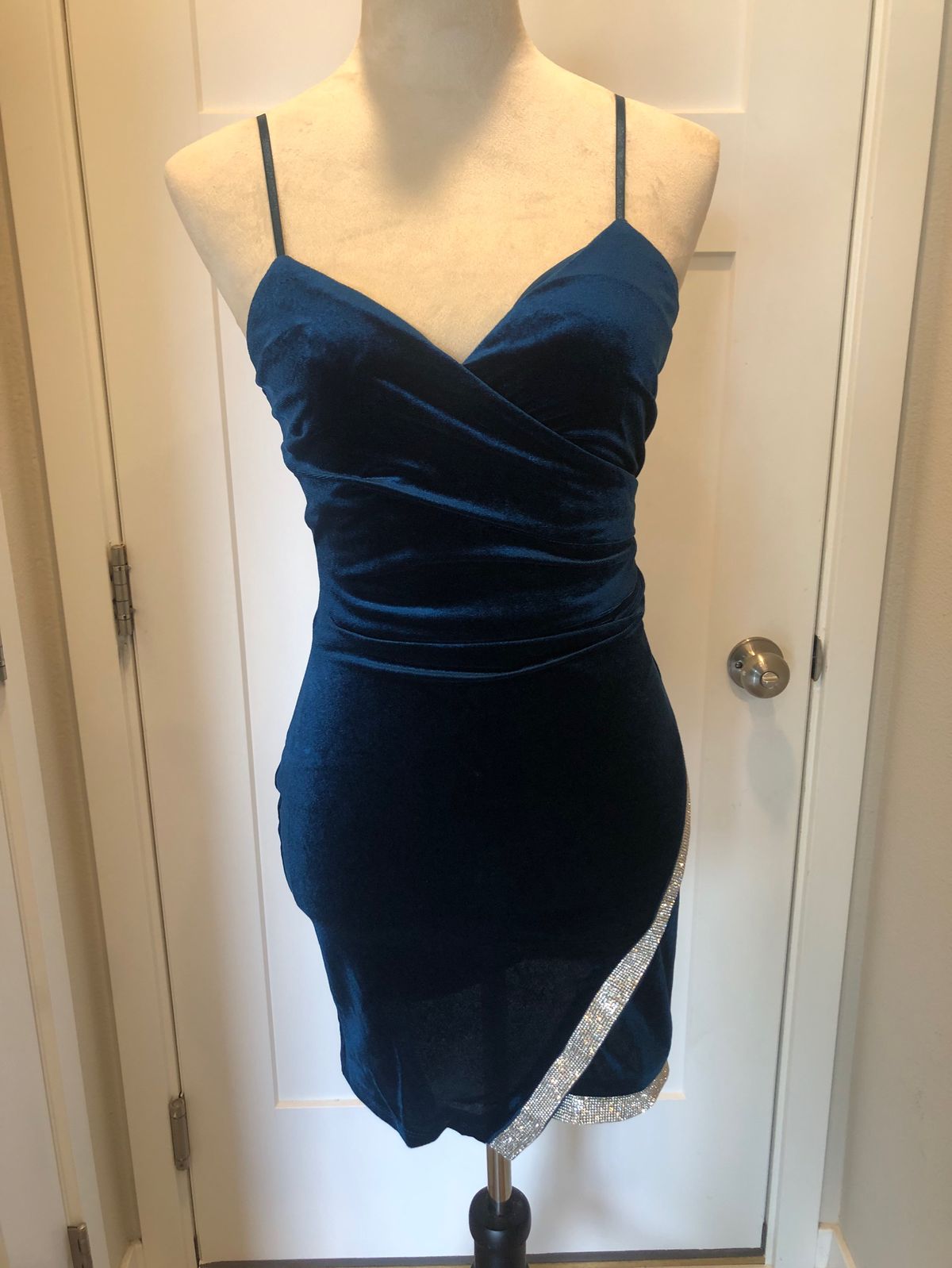 Windsor Size S Homecoming Plunge Blue Cocktail Dress on Queenly