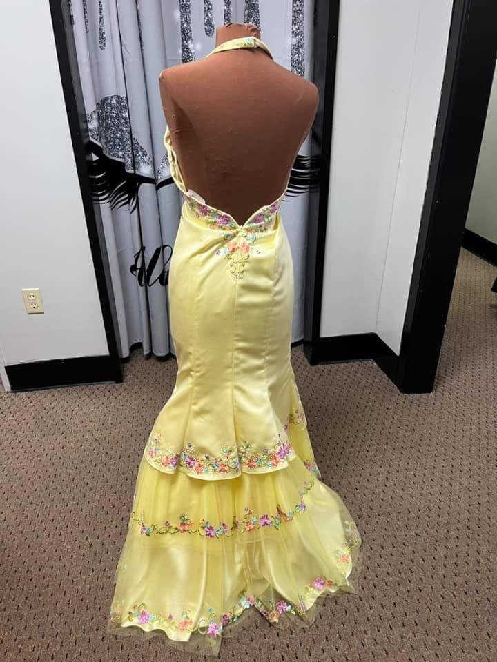 Size 4 Prom Halter Yellow Mermaid Dress on Queenly