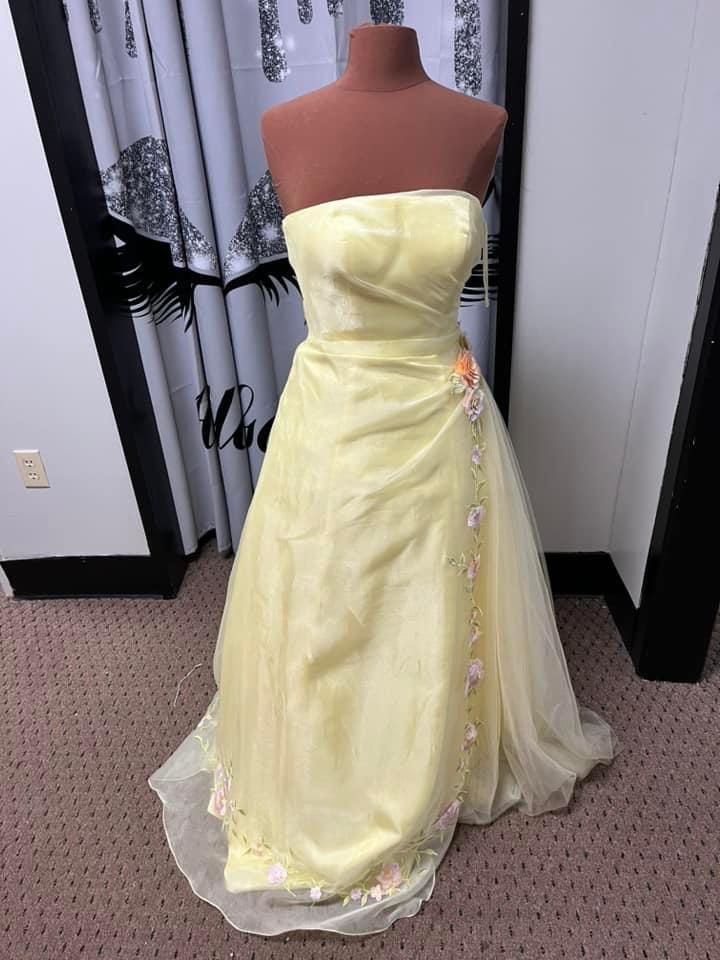 Queenly | Buy and sell prom, pageant, and formal dresses