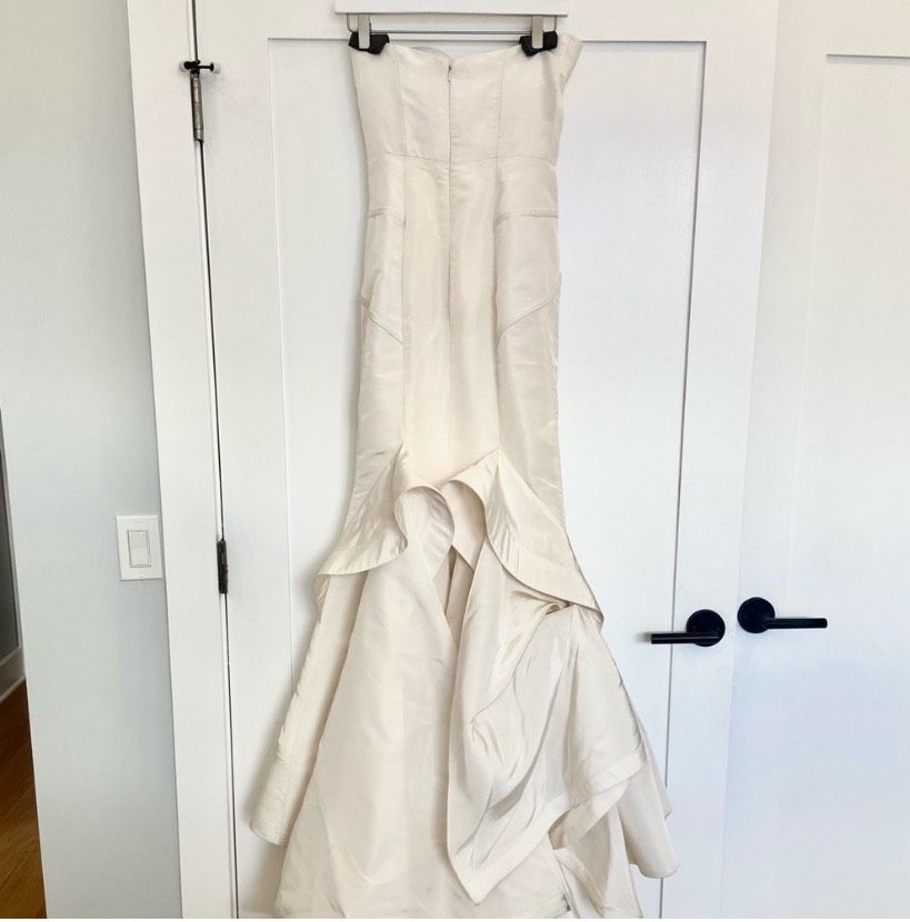 Oscar De La Renta Size 2 Wedding Strapless Satin White Ball Gown on Queenly