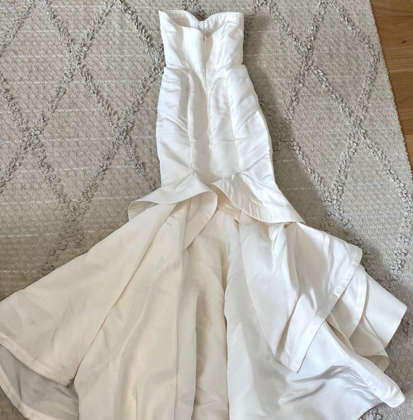 Oscar De La Renta Size 2 Wedding Strapless Satin White Ball Gown on Queenly