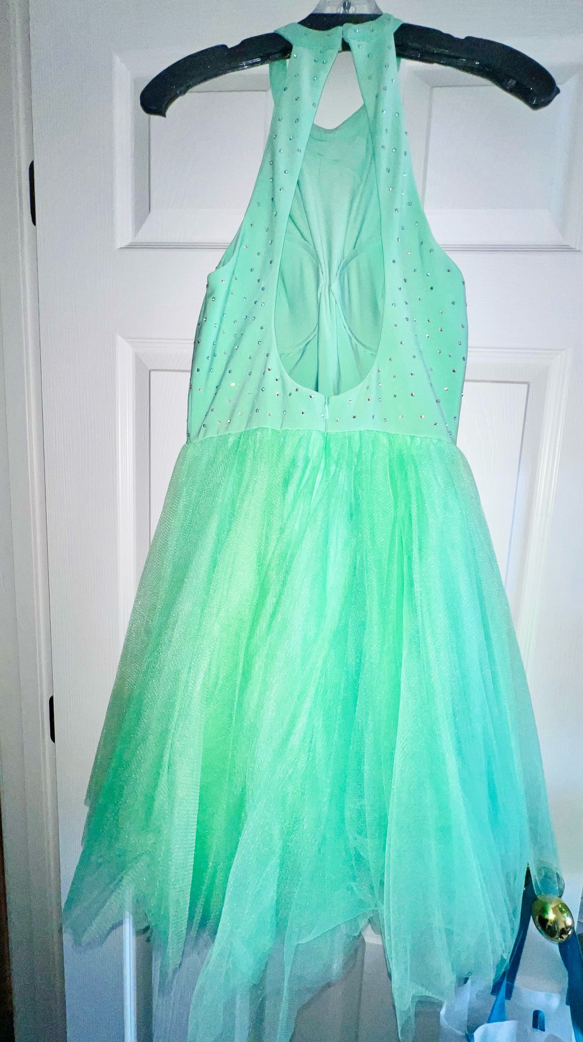 Ashley Lauren Size 4 Homecoming High Neck Sequined Green Cocktail Dress on Queenly
