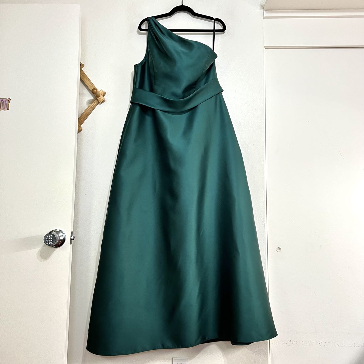 Style D815 Alfred Sung Plus Size 16 One Shoulder Green A-line Dress on Queenly