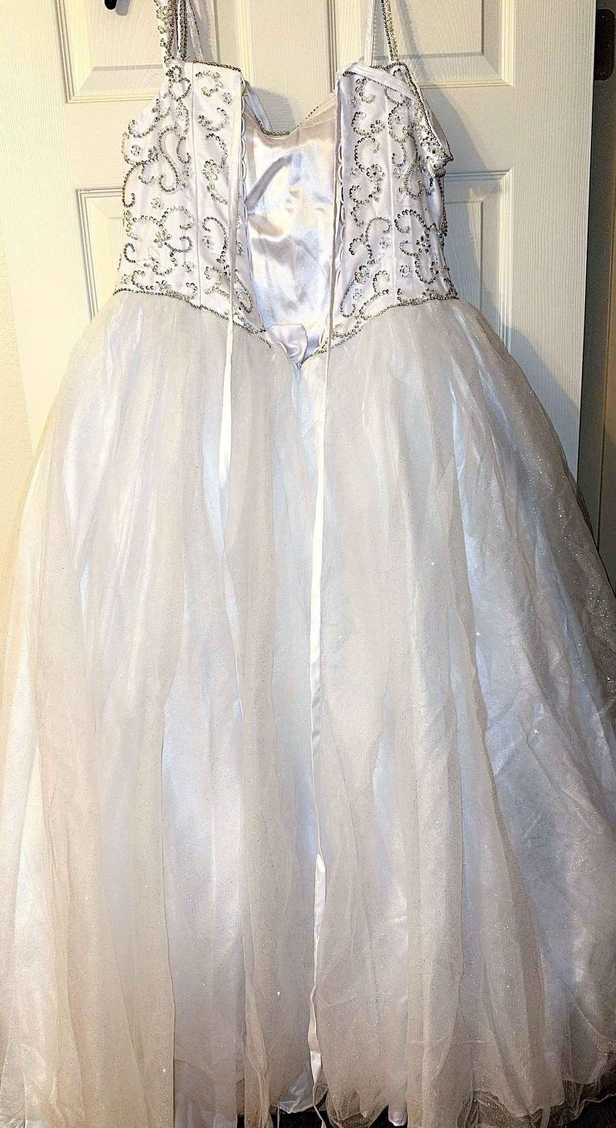 Size 1X Cap Sleeve White Ball Gown on Queenly