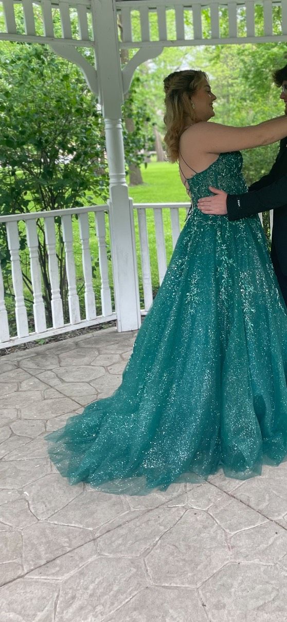 Size 8 Prom Plunge Green Ball Gown on Queenly