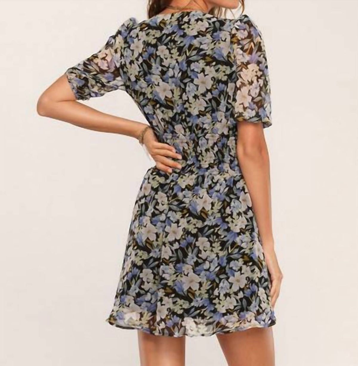 Style 1-3167352252-892 heartloom Size M Floral Black Cocktail Dress on Queenly