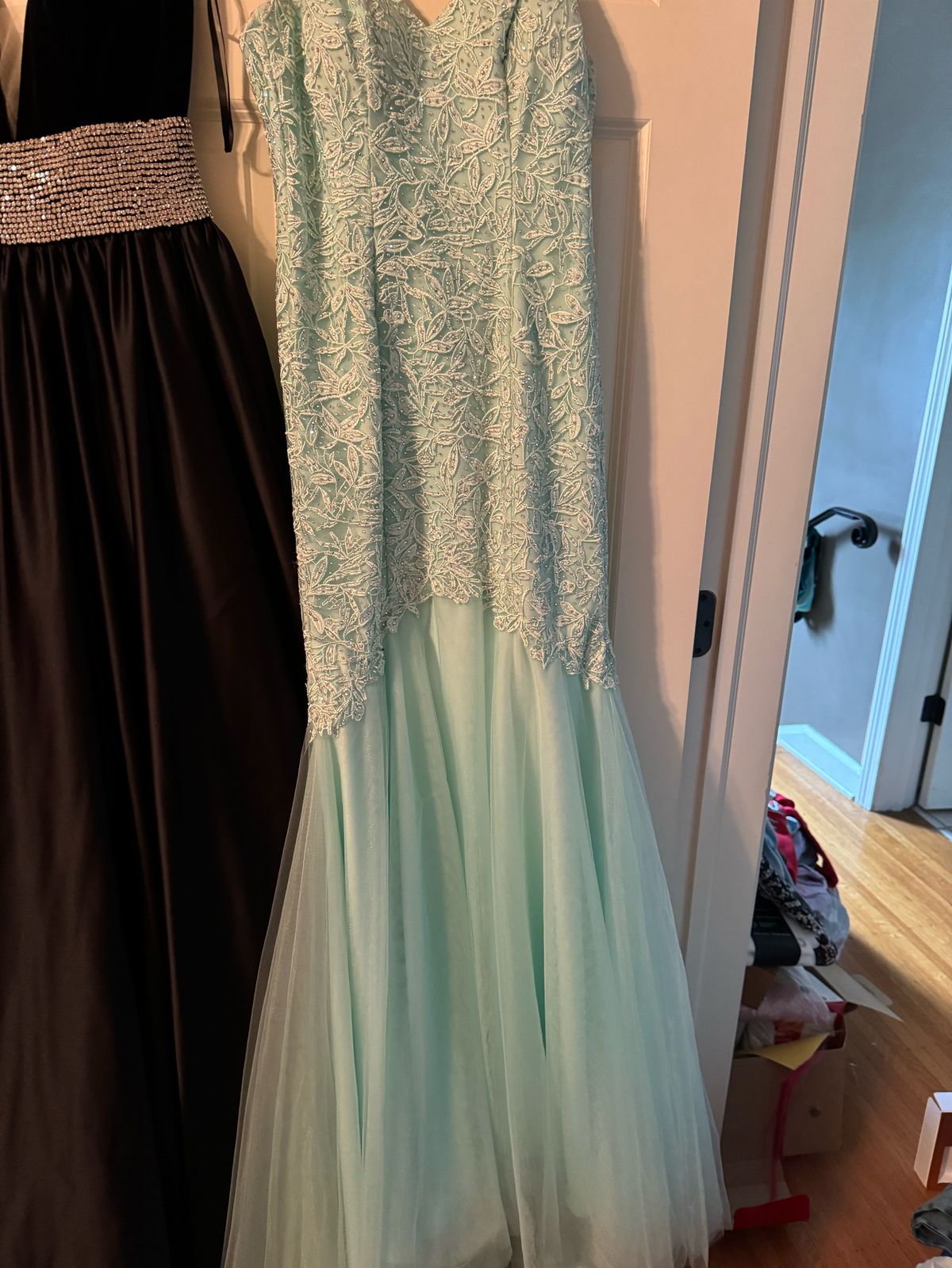 Vienna Size 00 Prom Off The Shoulder Green Ball Gown on Queenly