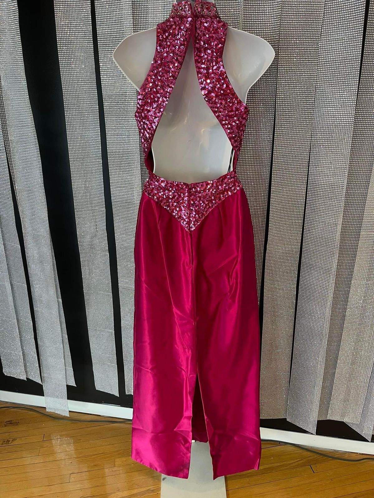 Size 4 Prom High Neck Pink A-line Dress on Queenly