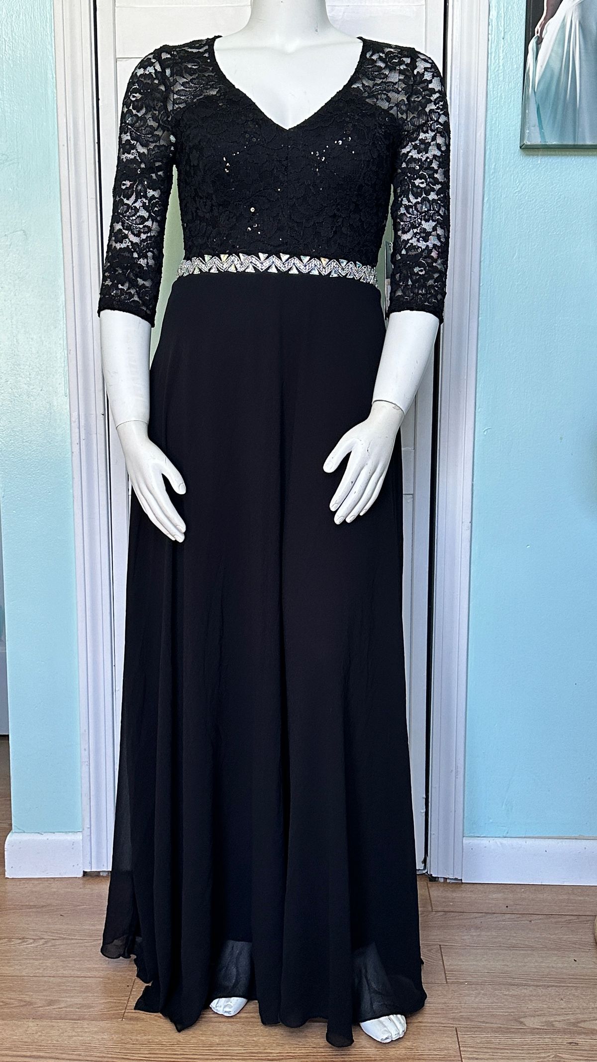 Queenly | Buy and sell prom, pageant, and formal dresses