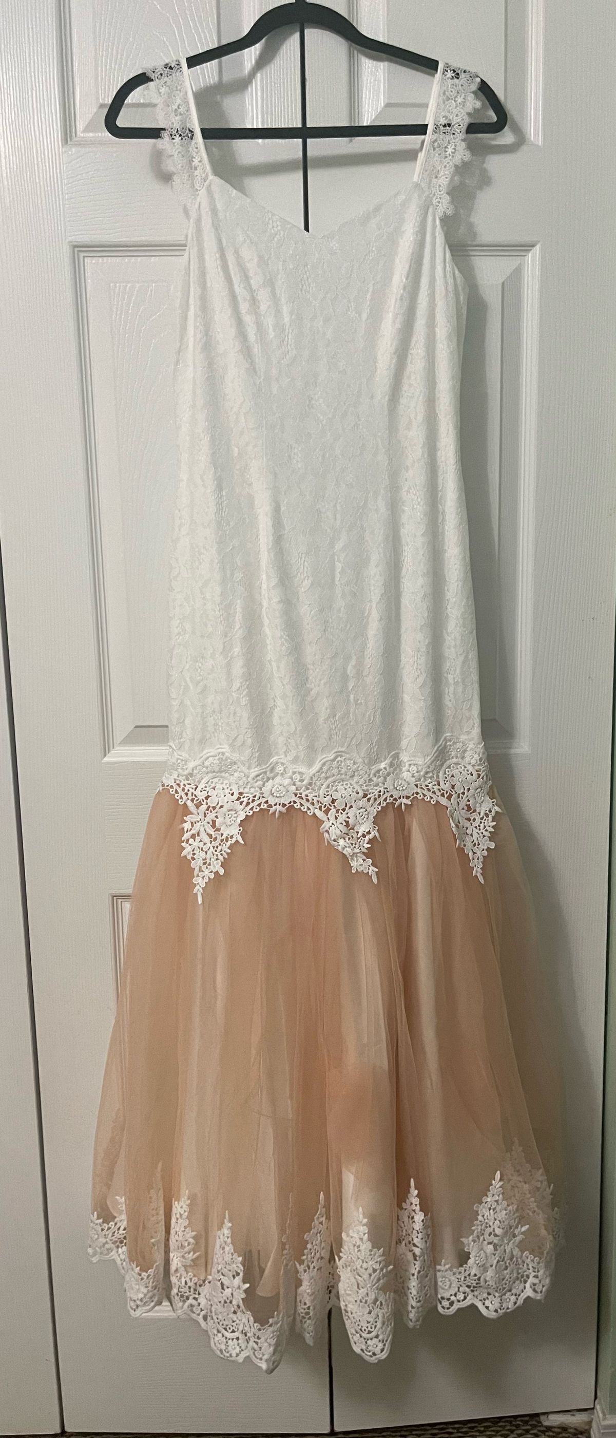 Size M Lace White Mermaid Dress on Queenly