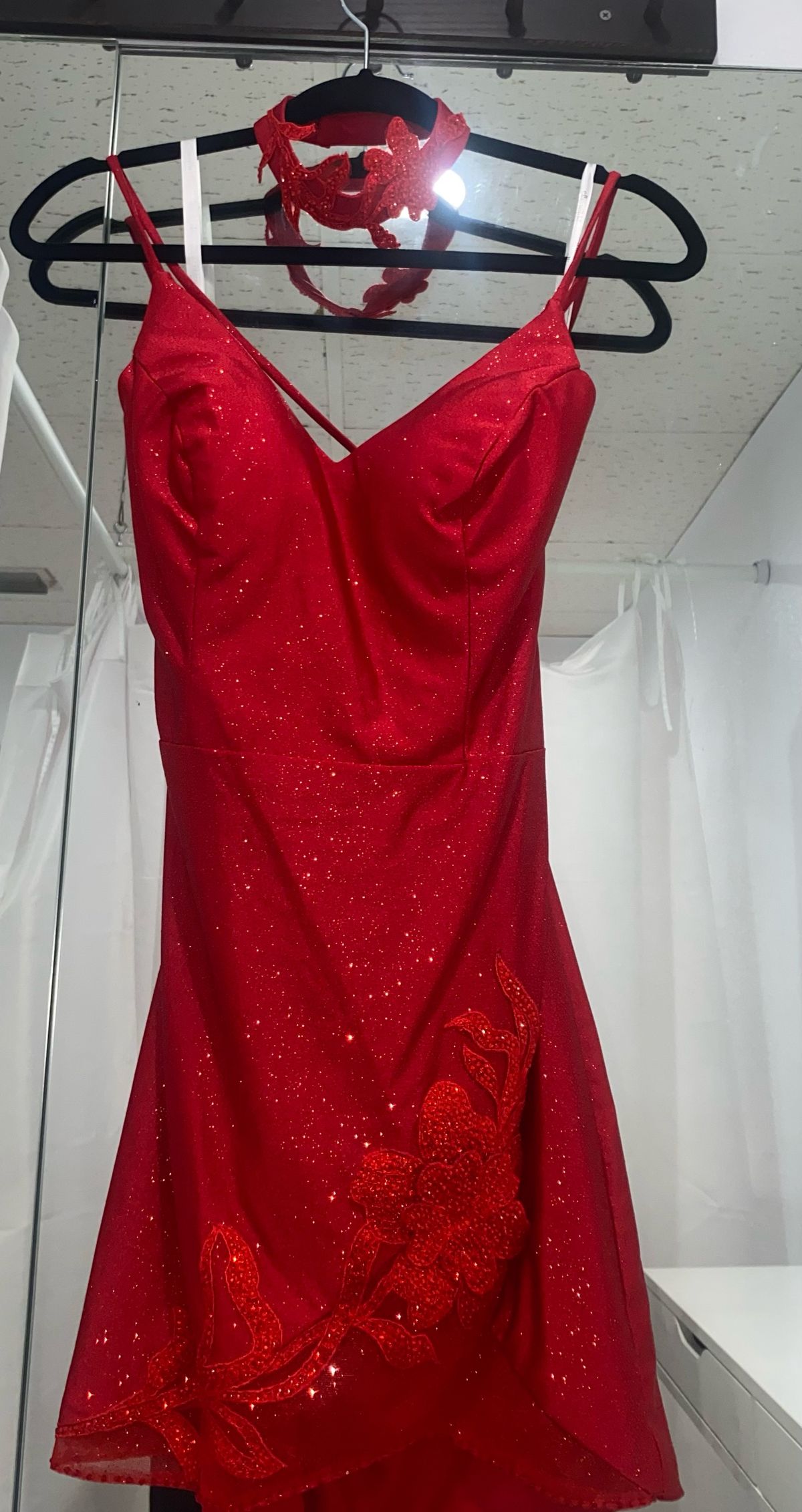 Style EW34608 Red Ellie Wilde Size 10 Prom Plunge Red Cocktail Dress on Queenly