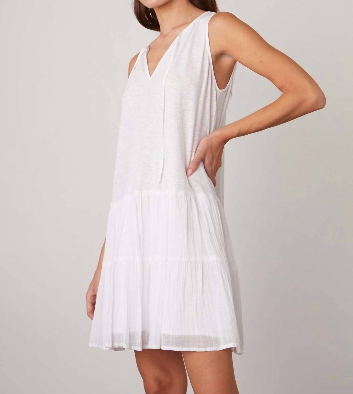 Style 1-1749835669-149 Velvet by Graham & Spencer Size L White Cocktail Dress on Queenly