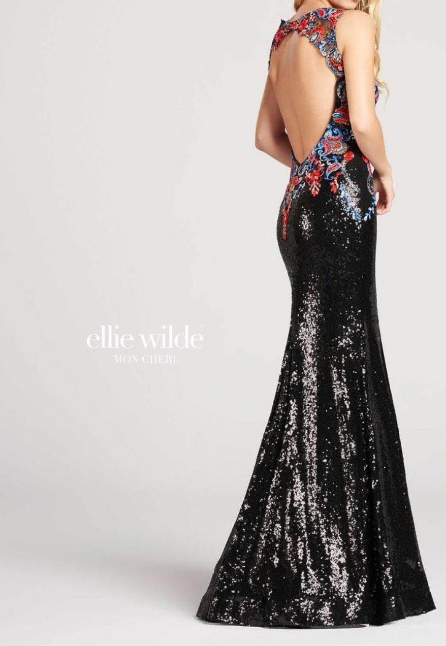 Ellie Wilde Size 4 Prom Plunge Black A-line Dress on Queenly