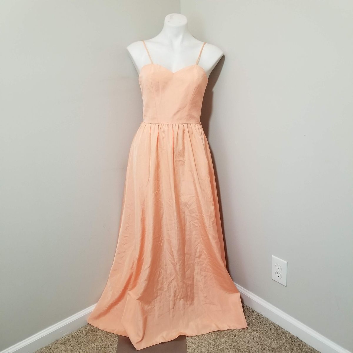 Queenly | Buy and sell prom, pageant, and formal dresses