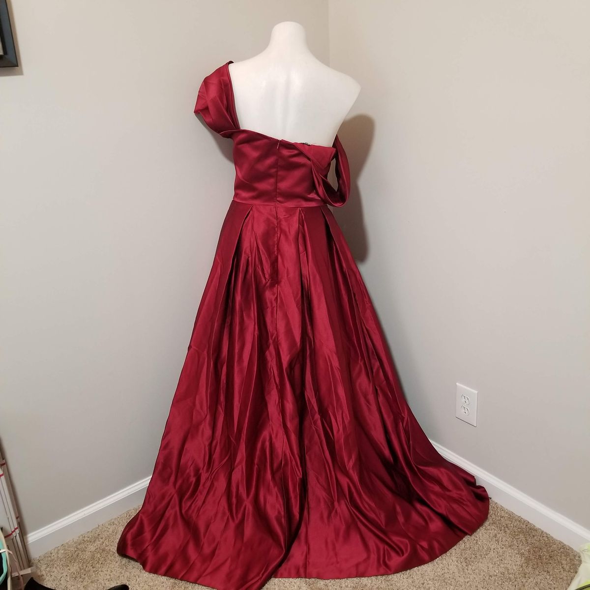 Missyeti Size 10 Cap Sleeve Red A-line Dress on Queenly