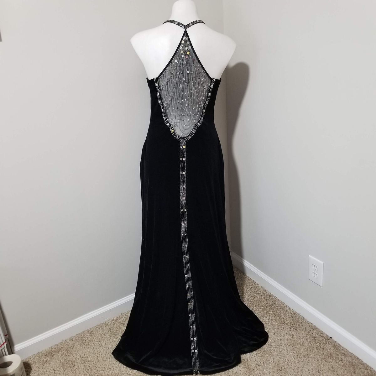 Queenly | Buy and sell prom, pageant, and formal dresses