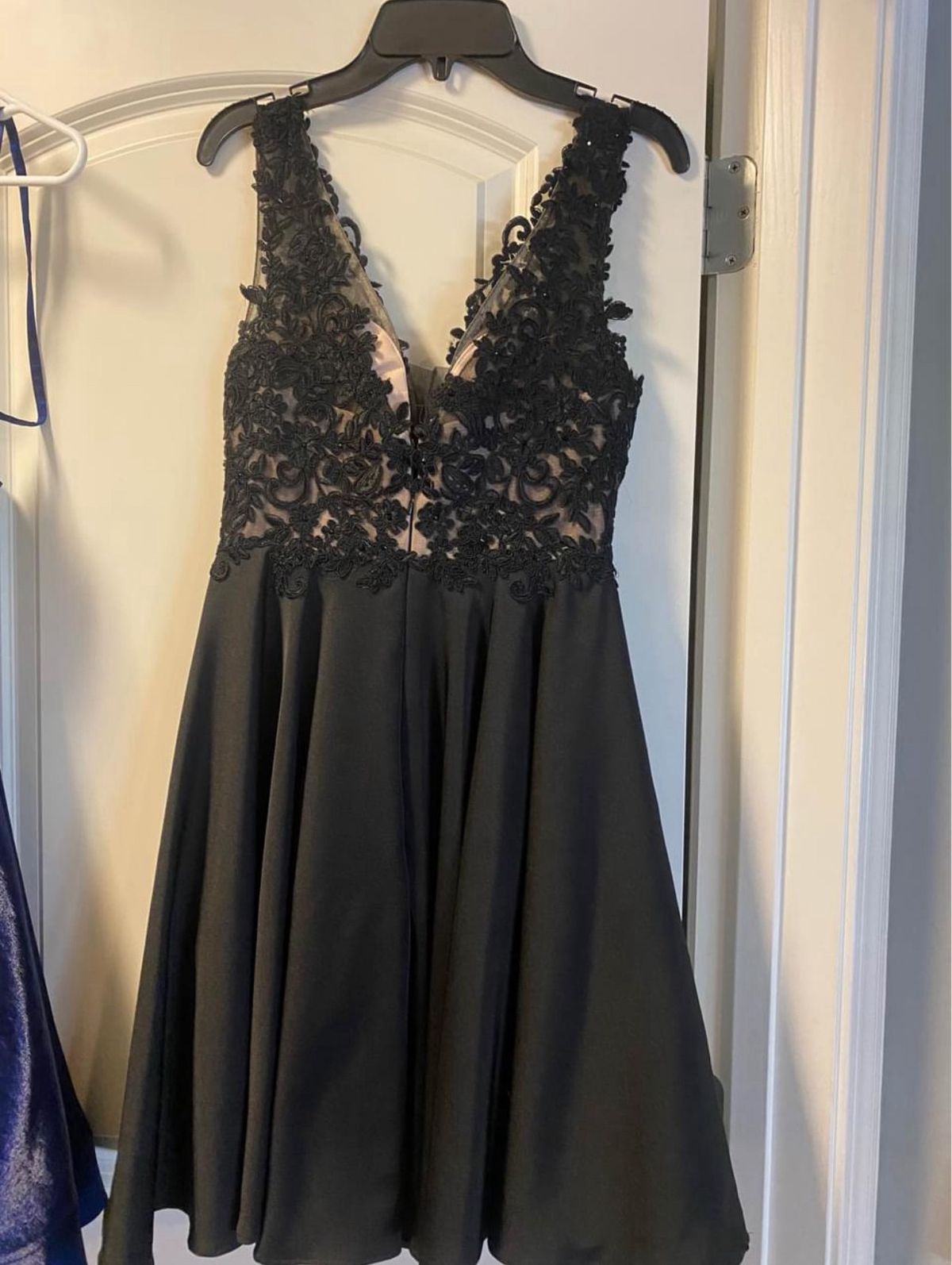Size XS Prom Plunge Black A-line Dress on Queenly