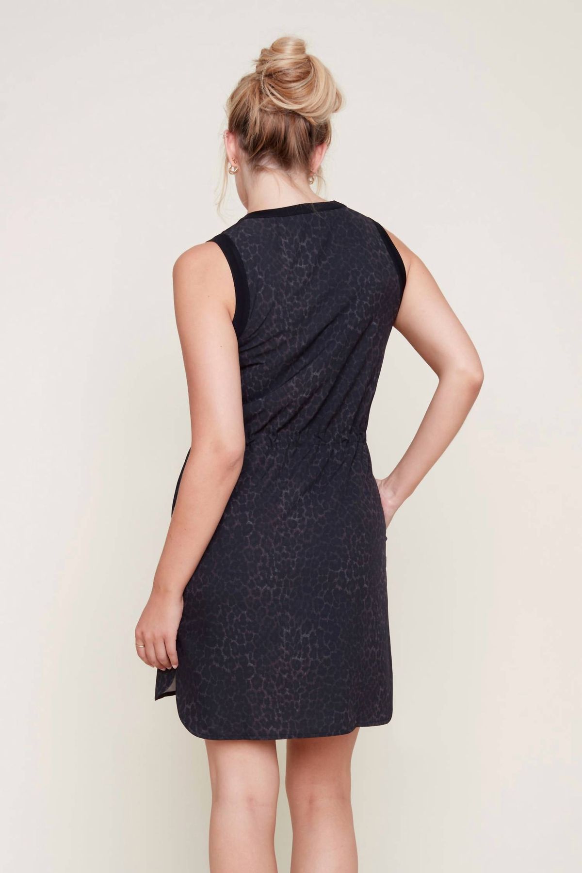 Style 1-4037366741-892 Renuar Size M Black Cocktail Dress on Queenly