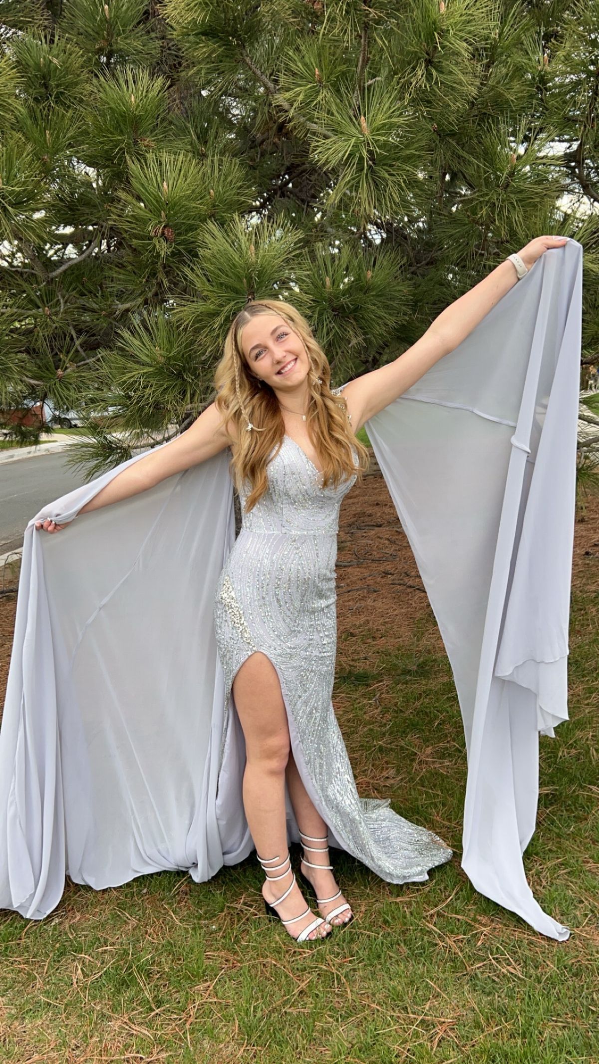Size 6 Prom Plunge Silver Side Slit Dress on Queenly