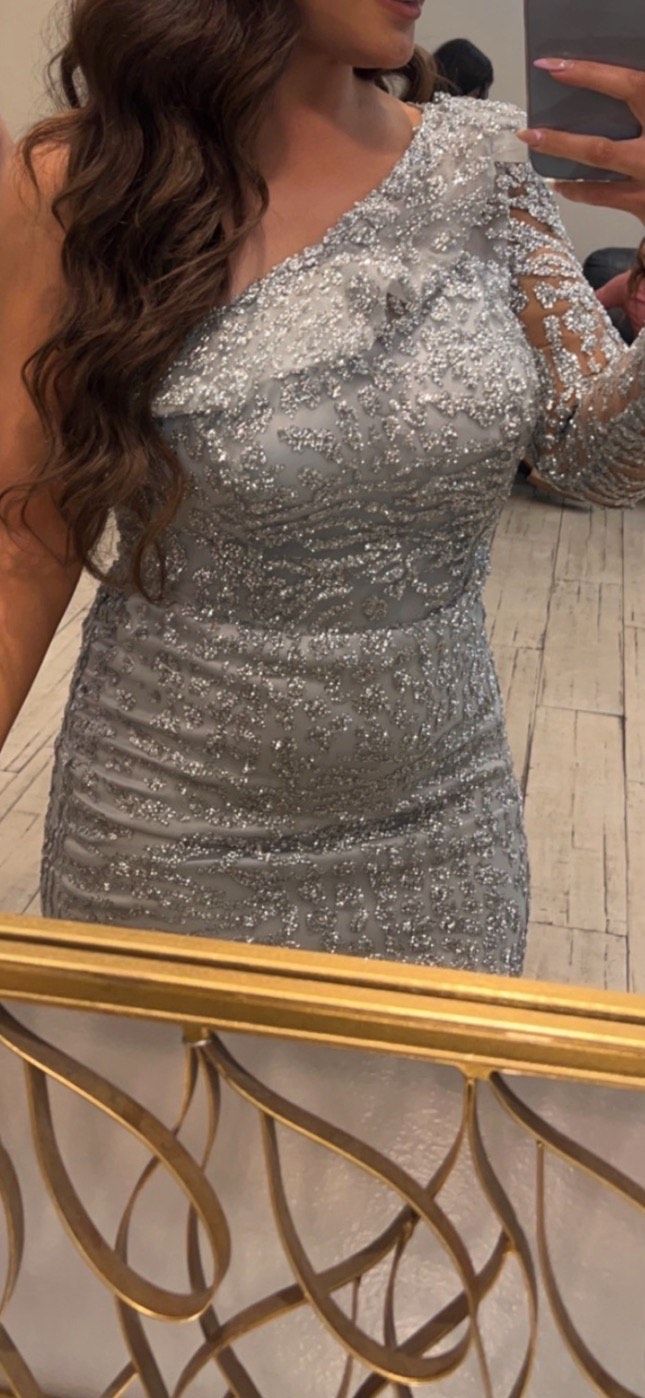 Size 4 Prom Gray Cocktail Dress on Queenly
