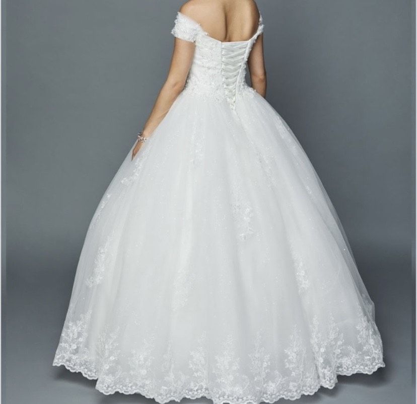 Lovely LA Size S Prom Off The Shoulder White Ball Gown on Queenly