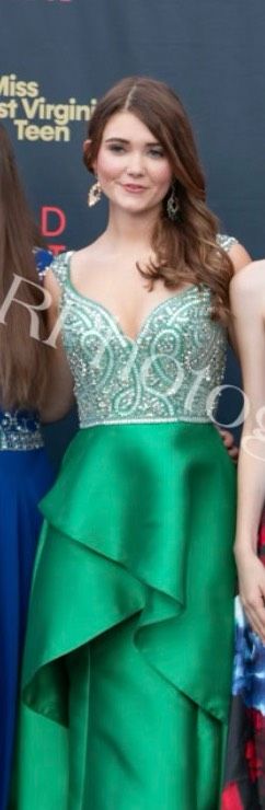 Mac Duggal Size 4 Cap Sleeve Green A-line Dress on Queenly