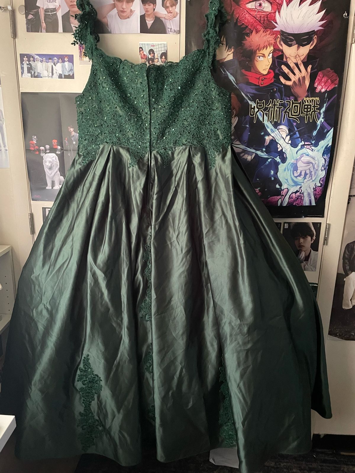 Plus Size 26 Prom Off The Shoulder Emerald Green Ball Gown on Queenly