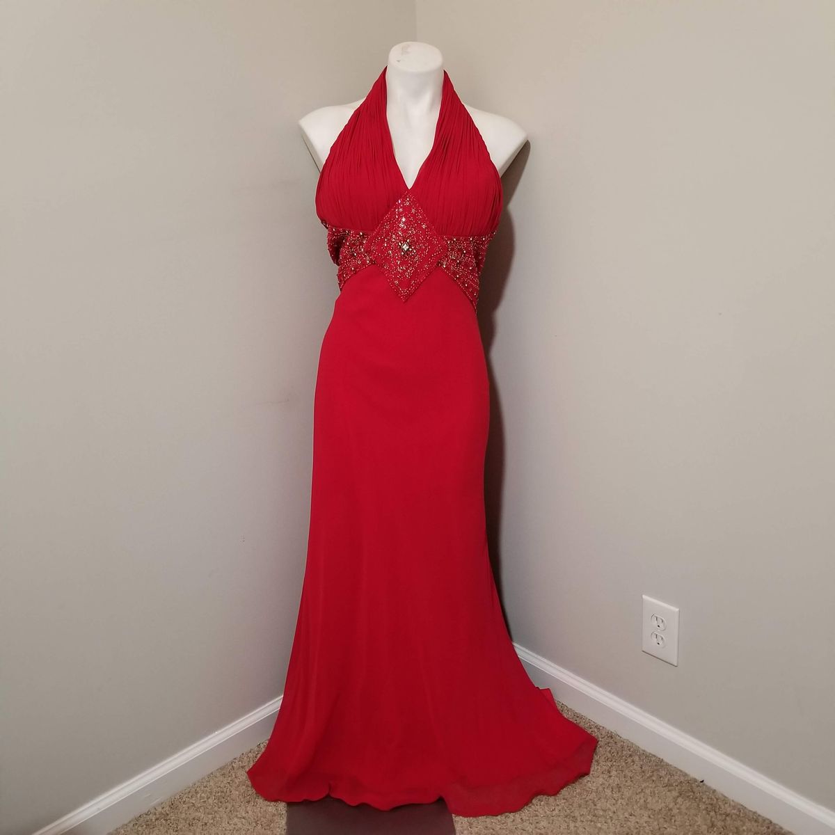 Queenly | Buy and sell prom, pageant, and formal dresses