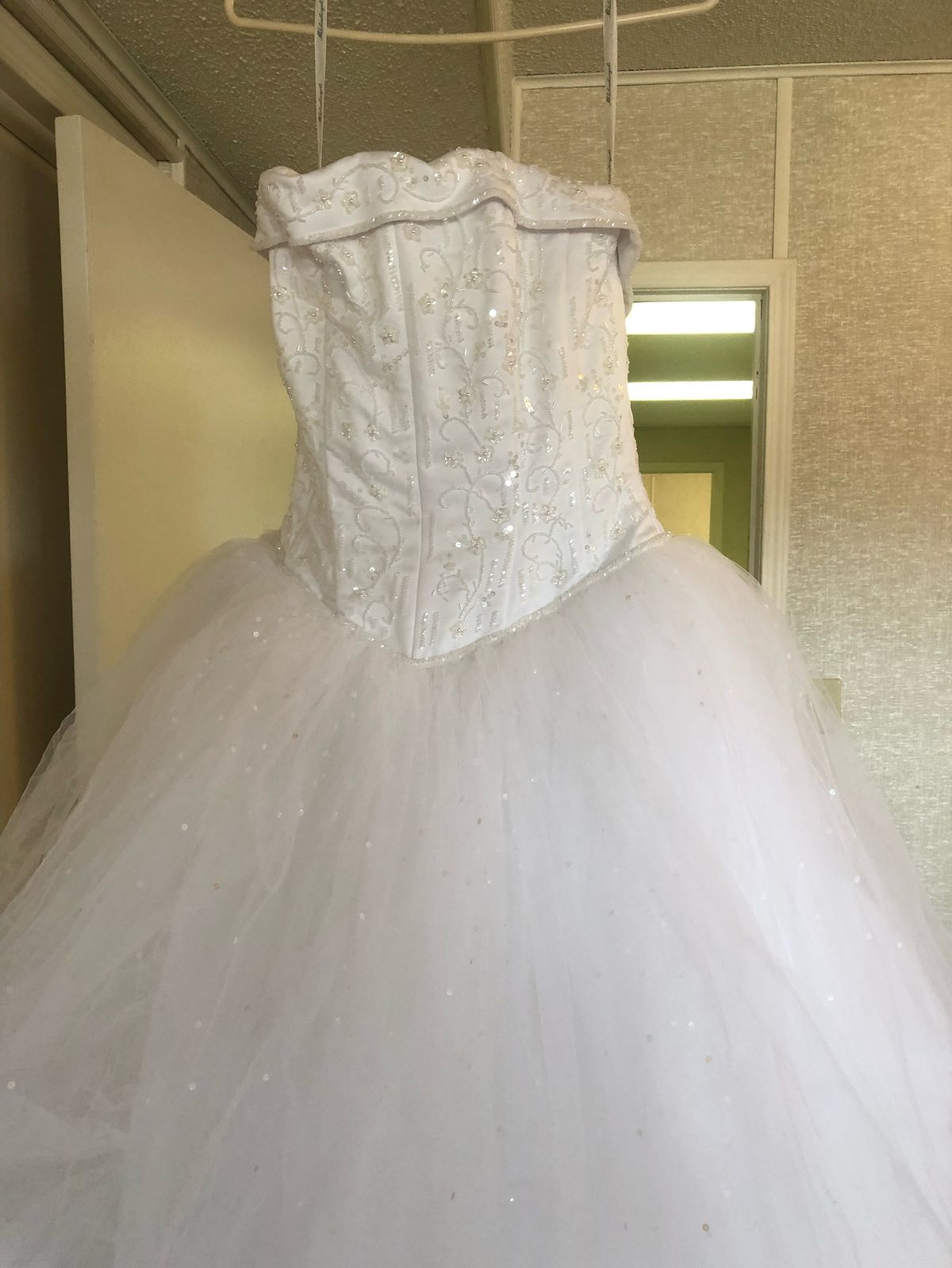 David's Bridal Size 12 Wedding Strapless White Ball Gown on Queenly