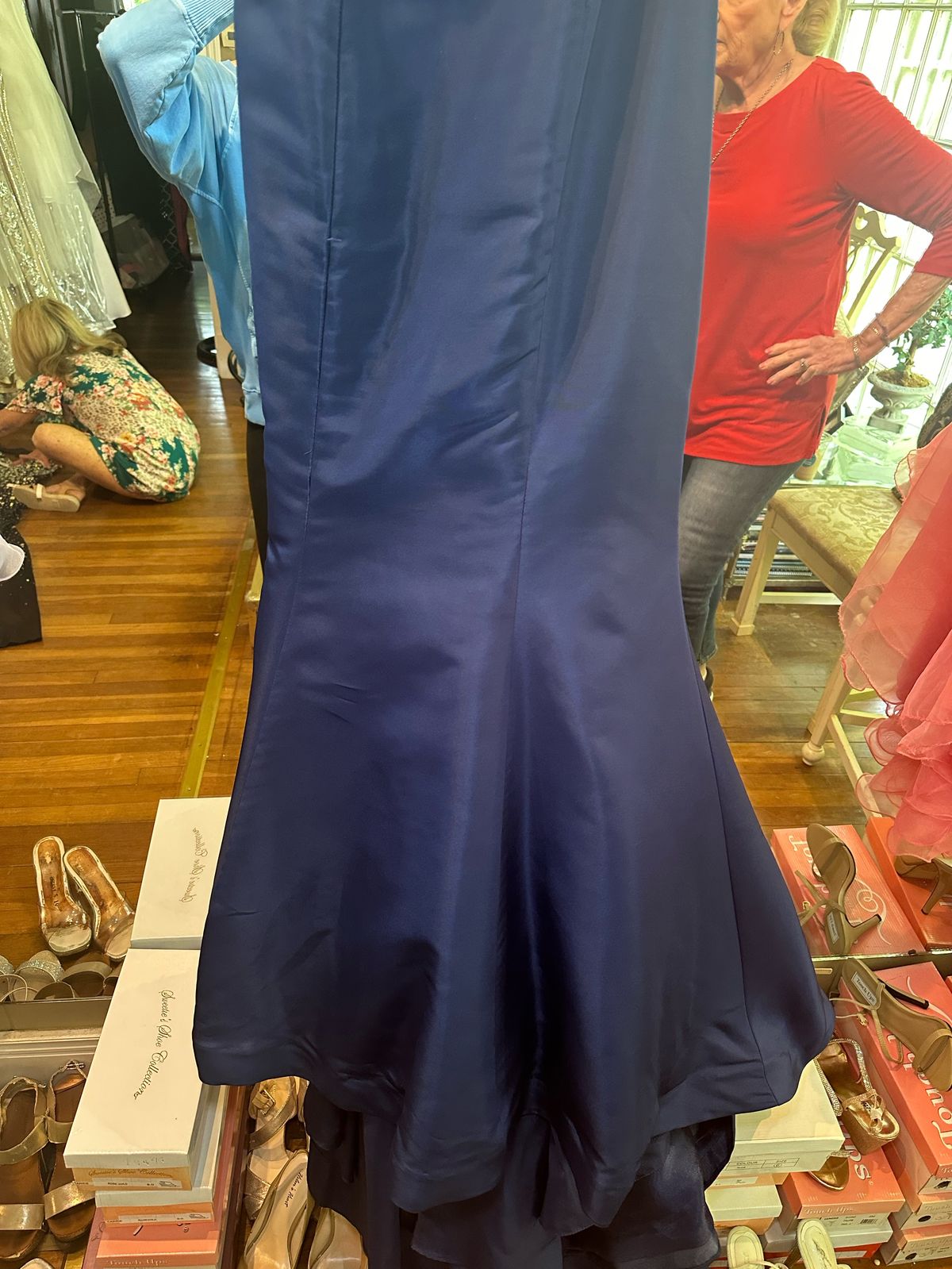 Sherri Hill Size 6 Plunge Blue Dress With Train on Queenly