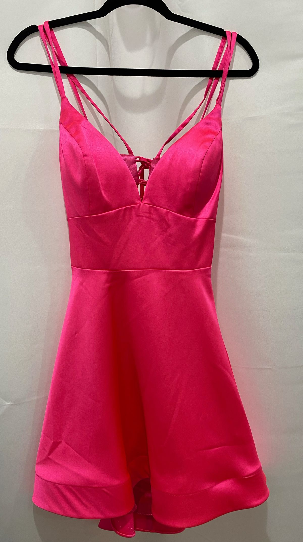 Style 3126 Barbie pink Alyce Paris Size 10 Nightclub Plunge Pink Cocktail Dress on Queenly