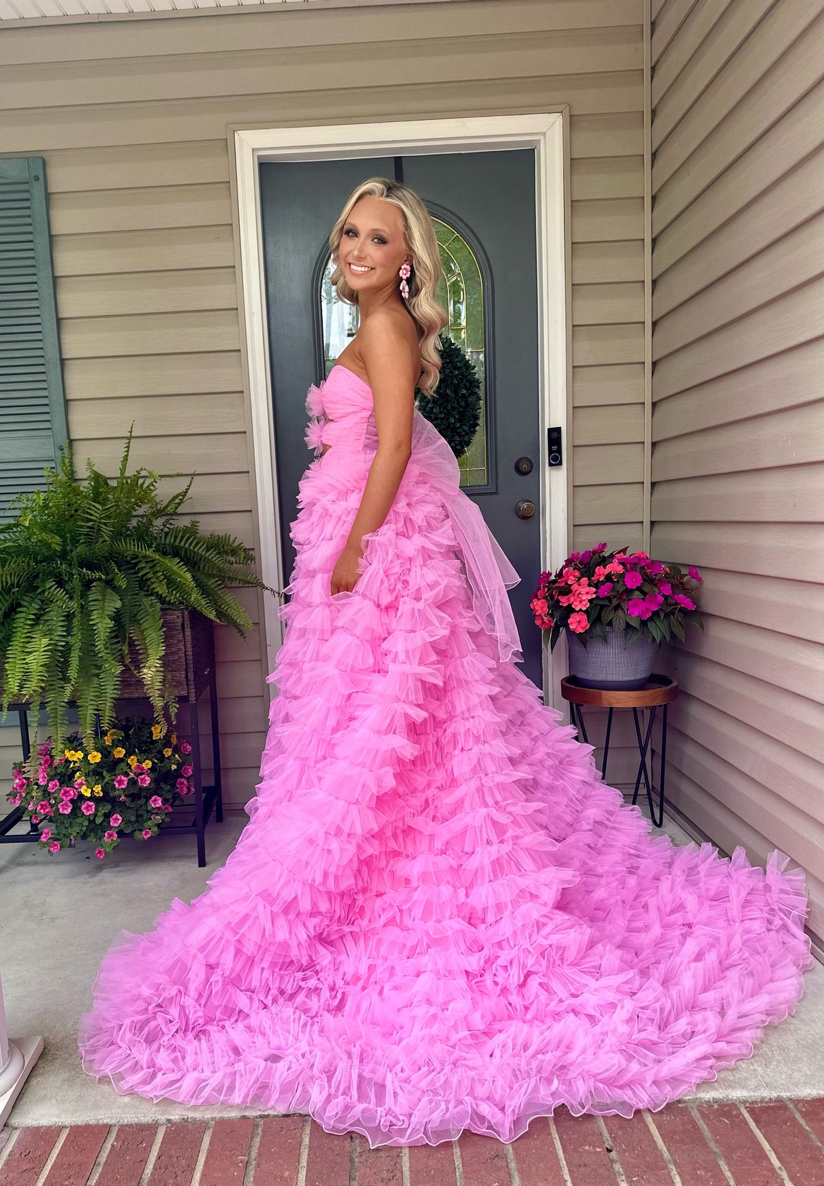 Style 56067 Sherri Hill Size 2 Strapless Pink Ball Gown on Queenly