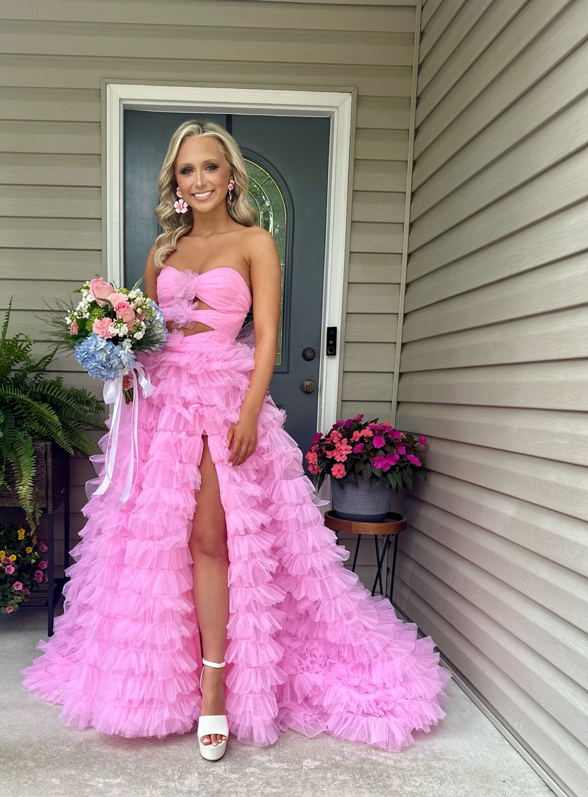 Style 56067 Sherri Hill Size 2 Strapless Pink Ball Gown on Queenly