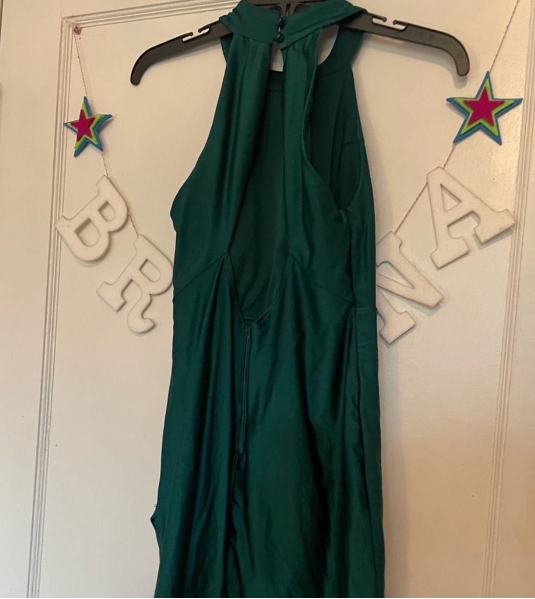 Size S Homecoming One Shoulder Emerald Green Cocktail Dress on Queenly