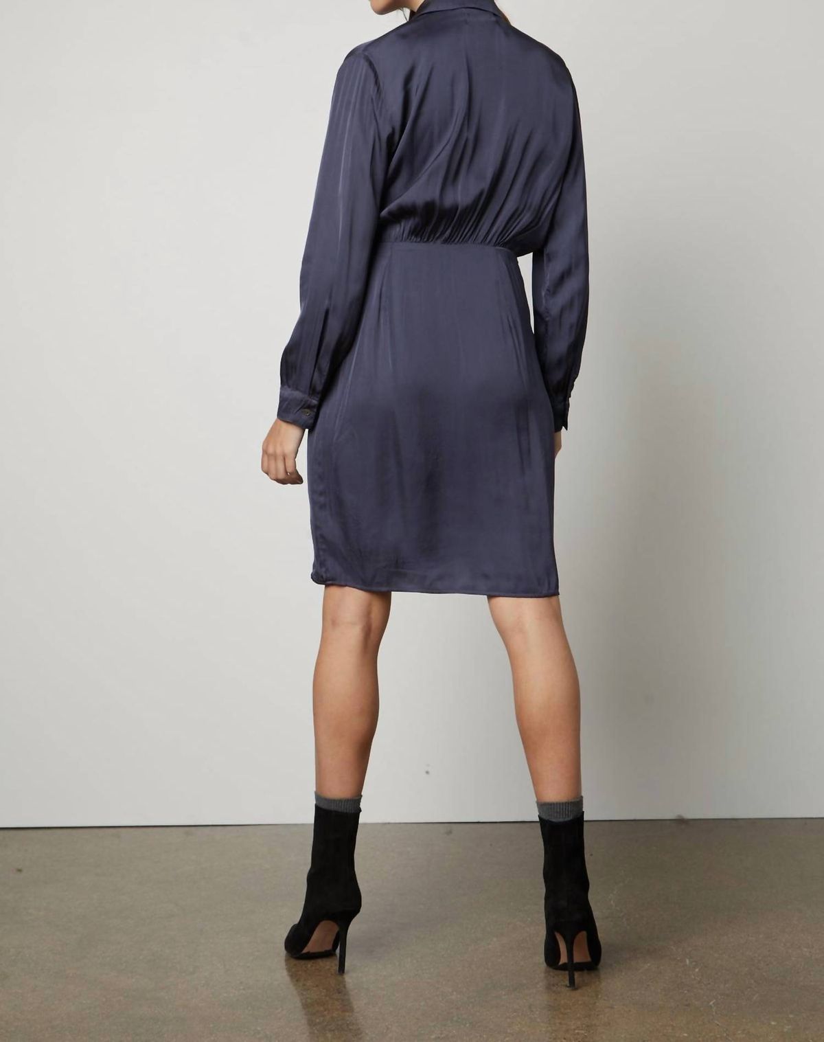 Style 1-694663740-892 Velvet by Graham & Spencer Size M Long Sleeve Blue Cocktail Dress on Queenly