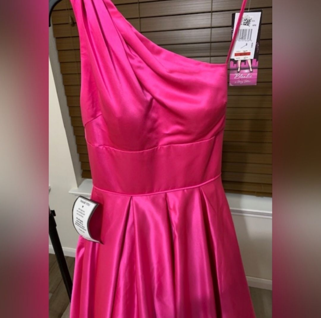 BLONDIE NITES Size 4 Prom One Shoulder Pink Dress With Train on Queenly