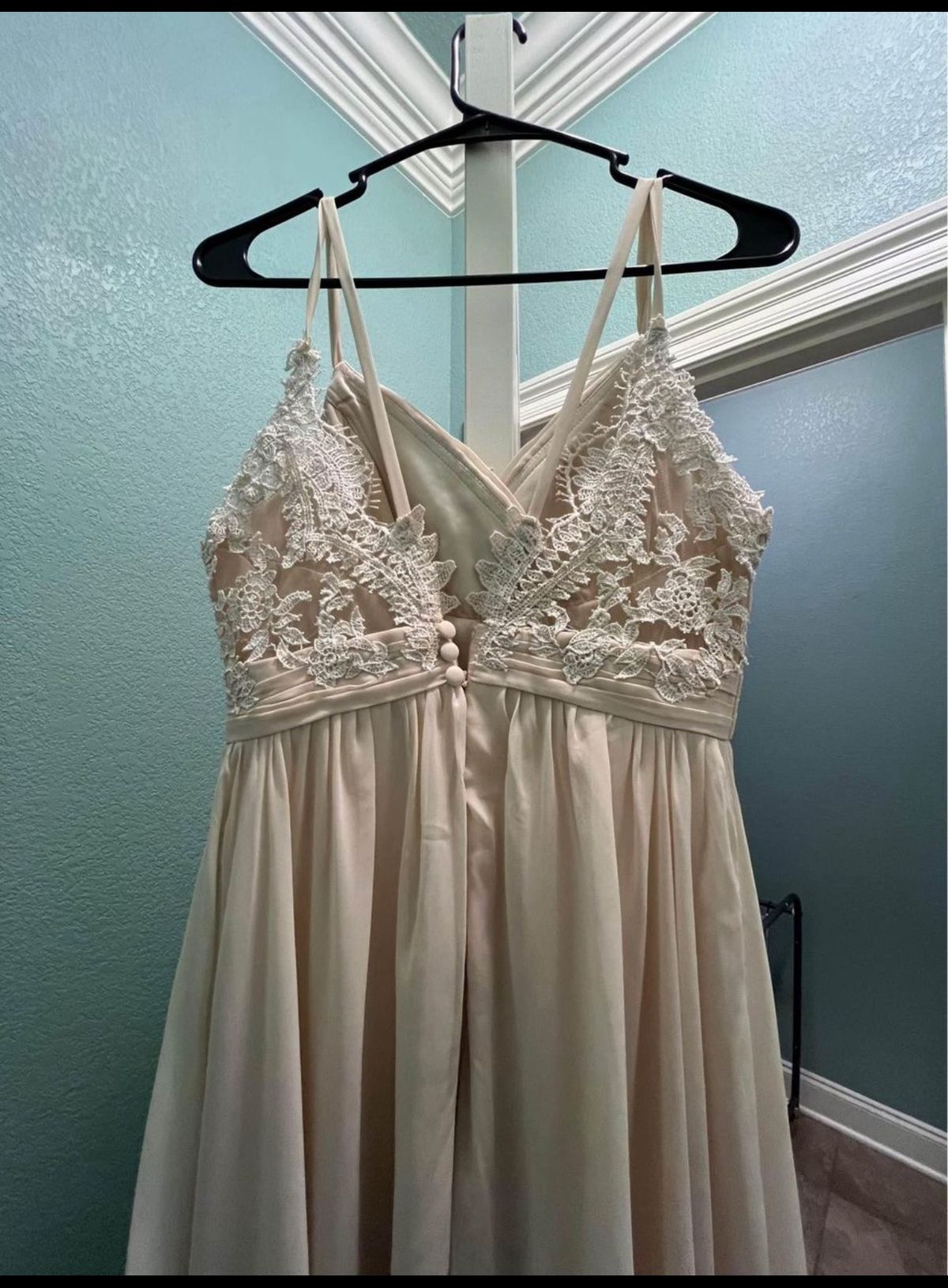 Size 4 Wedding Guest Plunge Nude A-line Dress on Queenly