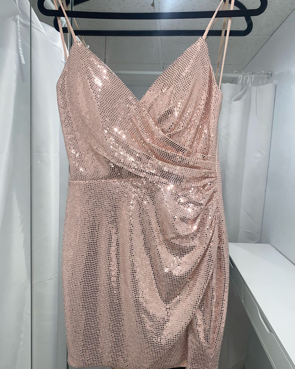 Style 20402 Blush Prom Size 6 Nightclub Plunge Rose Gold Cocktail Dress on Queenly