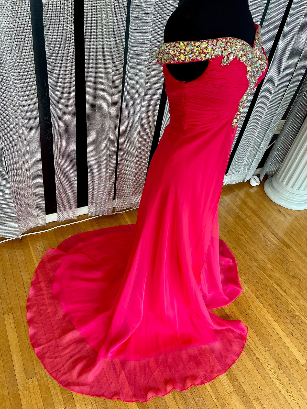 Size 4 Prom Off The Shoulder Pink A-line Dress on Queenly